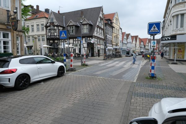 Geht es nach der Stadt, soll die Durchfahrt in der Exterstraße von der August- bis zur Langen Straße und in einem Teil der Krummen Straße nur noch temporär möglich sein. Der Stadtentwicklungsausschuss fühlt sich überrumpelt und fasst letztlich keinen Beschluss. - © Archivfoto: Sven Koch