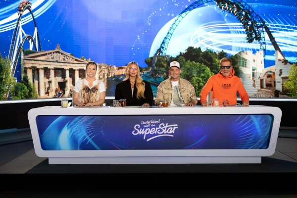 Beatrice Egli, Loredana, Pietro Lombardi und Dieter Bohlen (v.l.) bilden die DSDS-Jury. - © RTL / Markus Hertrich