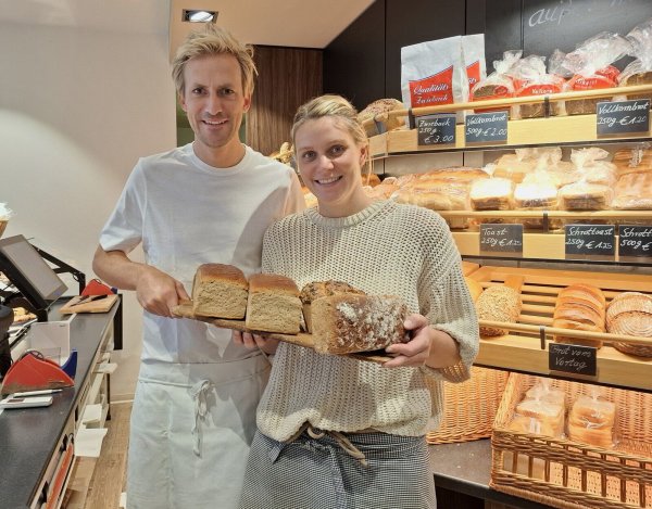 Alexander und Corinna Mertens führen den Familienbetrieb in Marienloh. Zu den immer gekauften "Dauerbrennern" der Handwerksbäckerei zählt insbesondere das Brot. - © Henrike Buschmann