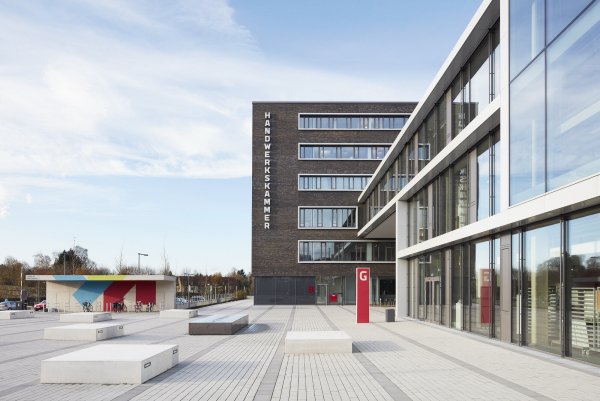 Der Campus Handwerk in Bielefeld ist Ausbildungsstätte für zahlreiche Handwerkerinnen und Handwerker in OWL. - © Campus Handwerk