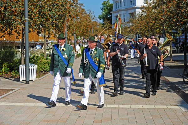 Die Schützen feiern am Sonntag ihren neuen König Detlef Bollhöfer mit seiner Königin Tanja Althöfer.