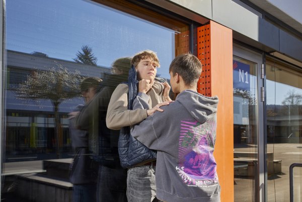 Gewalt unter Jugendlichen eskaliert immer häufiger. Ein Fall hat jetzt das Landgericht Detmold beschäftgt. Das Foto ist ein Symbolbild. - © Polizeiliche Kriminalprävention der Länder und des Bundes