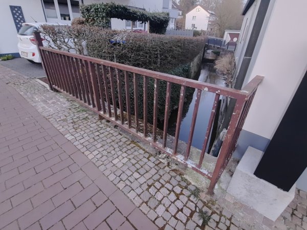 Durch den Neubau der Brücke wird die Werre teilweise offen gelegt. - © Michaela Weiße