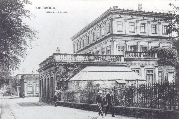 Die Postkarte zeigt das Palais an der Neustadt im Jahr 1903. Die Musikhochschule ist hier seit eh und je. - © Stadtarchiv Detmold
