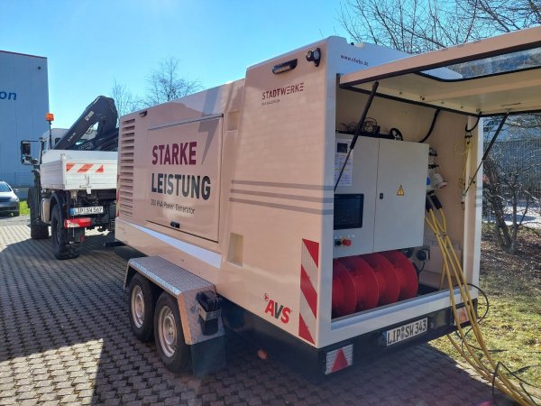 Die Stadtwerke Bad Salzuflen haben im März ein mobiles Notstromaggregat angeschafft. Lage hat zwei auf der Liste, eins soll zeitnah geliefert werden. Die Anlagen brauchen Platz und sollen an Standorten der Feuerwehr untergebracht werden. - © Stadtwerke Bad Salzuflen