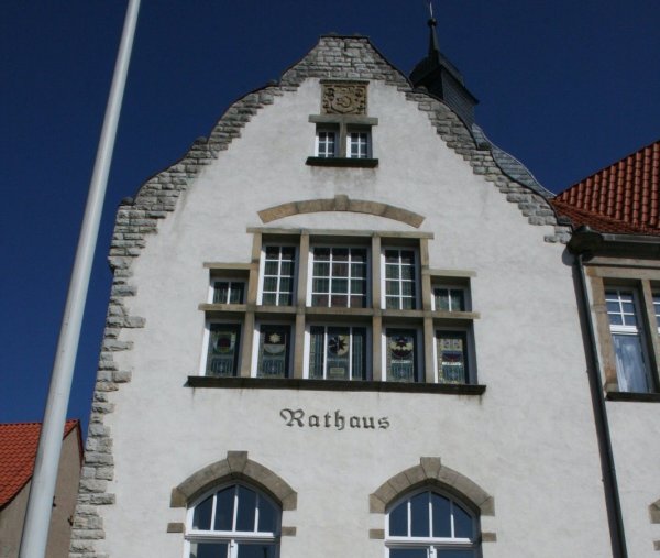 Das historische Barntruper Rathaus soll nach dem Wunsch von Bürgermeister Jürgen Schell Museum werden statt Verwaltungssitz zu bleiben. - © Archivfoto: Sylvia Frevert