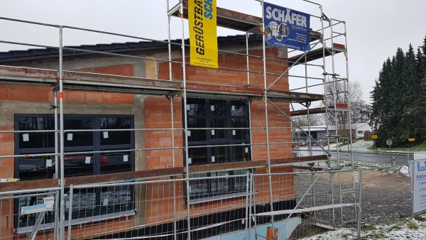 Das Feuerwehrgerätehaus in Wöbbel gehört zu den Investitionen, die den Haushalt 2021 belasten. Als nächstes soll es auch noch einen Ersatzbau für das Feuerwehrgerätehaus in Lothe geben, das ebenfalls nicht mehr den Anforderungen entspricht. - © Marianne Schwarzer(LZ)