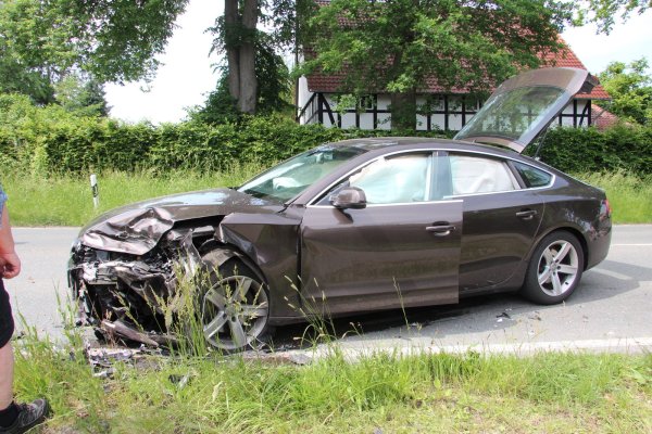 Unfall auf der Bielefelder Straße. - © Cordula Gröne