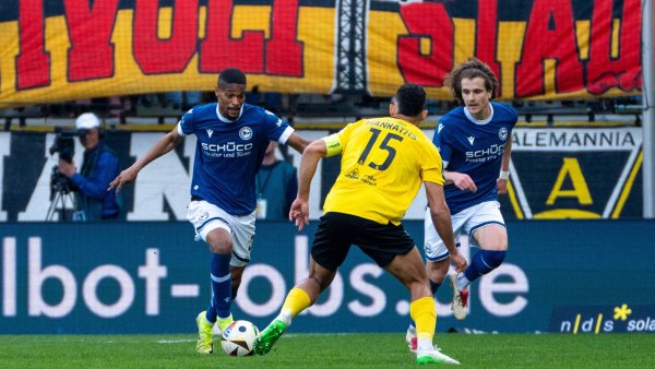 Während Isaiah Young (l.) am Aachener Tivoli ein schwaches Spiel ablieferte, zählte Mael Corboz (r.) zu den Besseren im DSC-Team. - © IMAGO/Eibner