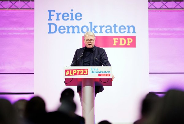 Frank Schäffler, Chef der OWL-FDP, kritisiert indirekt Bundesverkehrsminister Volker Wissing, der die Partei unmittelbar nach dem Ampel-Aus verlassen hatte. - © dpa