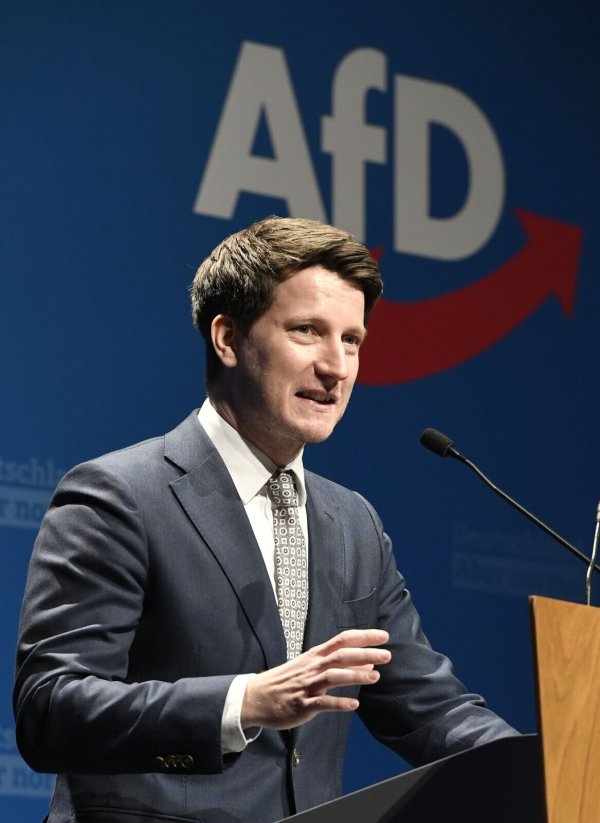 Der 37-jährige Allgemeinmediziner Martin Vincentz führt seit 2022 die Partei und die Fraktion der AfD in NRW. - © ROBERTO PFEIL