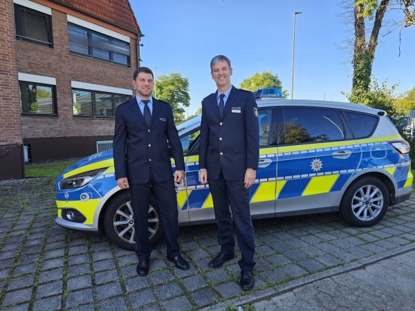 Polizeihauptkommissar Jan Becker (links) ist der neue Chef der Polizei in Lage. Polizeidirektor Christian Peters, Leiter der Direktion Gefahrenabwehr/Einsatz der lippischen Polizei, kennt den Herforder sehr gut und ist froh, ihn als neuen Wachleiter im Team zu haben. - © Astrid Sewing