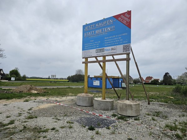 Auch in Billinghausen werden Grundstücke vermarktet, ganz so einfach ist das derzeit allerdings nicht. - © Astrid Sewing
