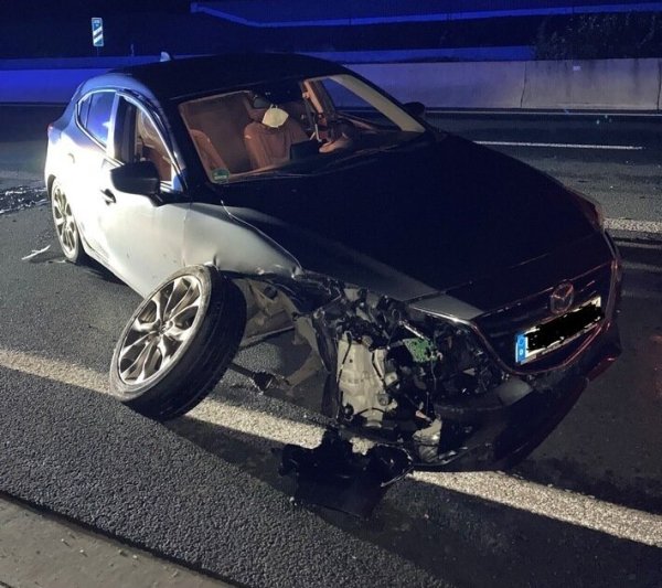 Ein Mann aus Leopoldshöhe hat einen Unfall auf der A33 verursacht, weil er auf der Autobahn mit seinem Wagen zurücksetzen wollte. - © tsadlowski
