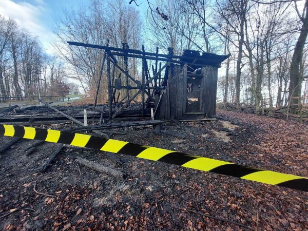 Von der Bandelhütte bleibt nur noch eine Ruine. - © Janet König