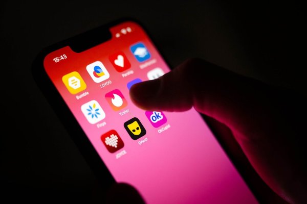 Über eine Dating-App hatte die vermeintliche Studentin Kontakt zu dem Bielefelder aufgenommen. - © dpa
