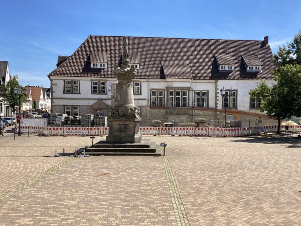 Der Kotzenbergsche Hof wird saniert; aktuell sind wieder Schadstoffe gefunden worden. - © Archivfoto: Cordula Gröne