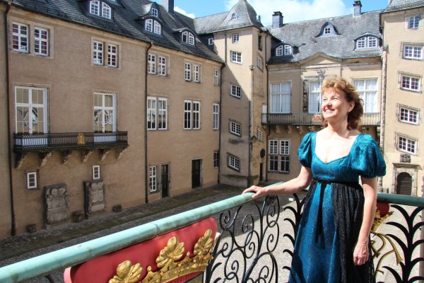 Fürstin Pauline (hier dargestellt von LZ-Redakteurin Cordula Gröne) hat nicht nur im Schloss gelebt, sondern auch von dort aus regiert. - © Jana Beckmann