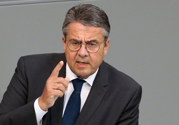 Sigmar Gabriel hält eine Wende in der Asylpolitik für dringend notwendig. - © Wolfgang Kumm/dpa (Archivfoto)