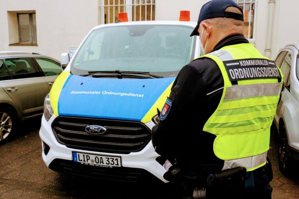 Der Kommunale Ordnungsdienst arbeitet in Detmold eng mit der Polizei zusammen. Im Rahmen einer interkommunalen Zusammenarbeit sind inzwischen auch Horn-Bad Meinberg, Schlangen und Lage dabei. - © Archivfoto: Janet König