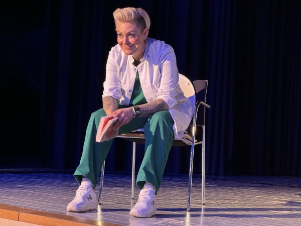 "Doc Caro" klärt in Lage mit viel Humor über medizinische Mythen auf. - © Sandra Castrup