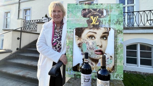 Elke Bastert richtet erstmals die Veranstaltung "Lifestyle und Wine" im Schloss Ovelgönne aus. Sie möchte damit an vergangene Weinmessen anknüpfen. - © Nicole Sielermann