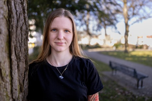 Die heute 22-jährige Ukrainerin Viktoriia Dziubenko ist vor dem Krieg in der Ukraine geflüchtet und lebt heute mit ihrem Bruder in Paderborn - ihre Eltern weiterhin in der Heimat. - © Niklas Tüns