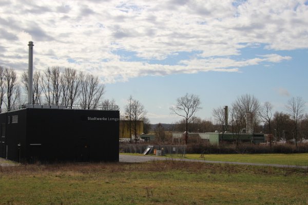 Rund um die Kläranlage am Liemer Weg soll auf 15.000 Quadratmeterfläche einer Solarthermiefläche entstehen. - © Katrin Kantelberg