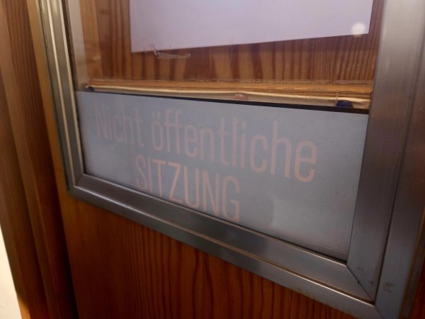Ein 66-Jähriger hat sich in einem Detmolder Seniorenheim an einer wehlosen Frau sexuell vergangen. Nun stand der Mann vor Gericht. - © Janet König