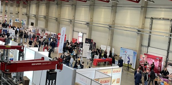 Die Stay Lip-So Messe 2024, in den Hallen von SynFlex. - © Kyrill von Matuschka