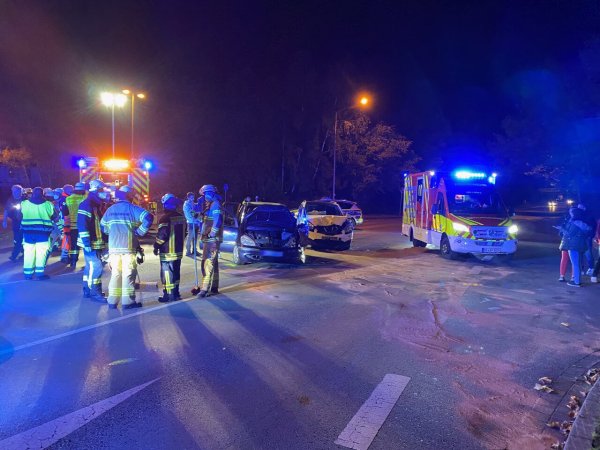 Zwei Menschen wurden verletzt. - © Feuerwehr Bad Salzuflen