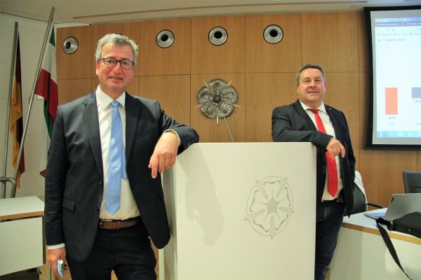 Entscheidung am 27. September: Jens Gnisa ( links) und Amtsinhaber Dr. Axel Lehmann gehen in 14 Tagen in die Stichwahl. Der Sozialdemokrat erreichte 40,3 Prozent der Stimmen, sein christdemokratischer Herausforderer 32,8 Prozent.  - © Dirk Baldus