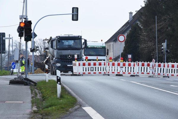 Die Bauarbeiten auf der B239 zwischen Lage und Detmold sind beendet. - © Archivfoto: Raphael Bartling