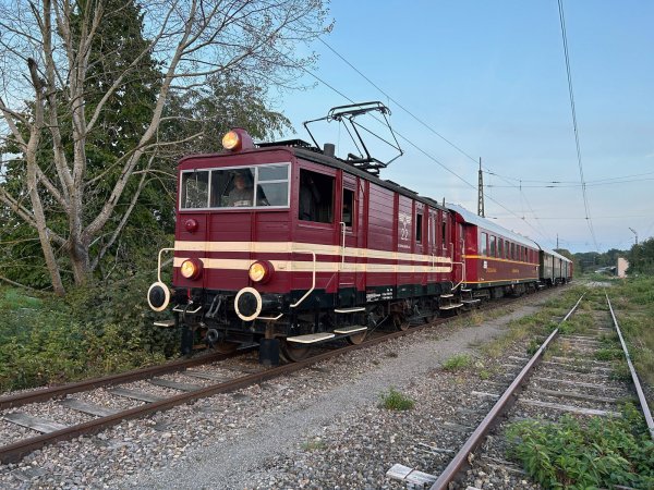 Mit diesem Zug geht es auf Tour. Am 5. Oktober nimmt der Haxen-Express in Extertal Fahrt auf. - © Landeseisenbahn e.V.