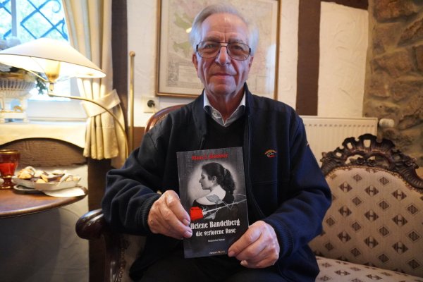 Klaus S. Blechner begibt sich mit seinem Roman "Helene Bandelberg - die verlorene Rose" auf die Spuren seiner Tante, die in einer "NS-Irrenanstalt" im Lemgo schlimmes Leid erfahren musste. - © Michaela Weiße(LZ)