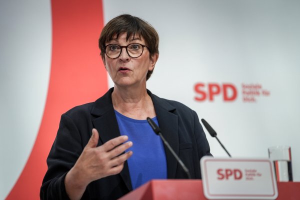 SPD-Chefin Saskia Esken fordert eine Entschuldigung von CDU-Chef Friedrich Merz. - © picture alliance/dpa