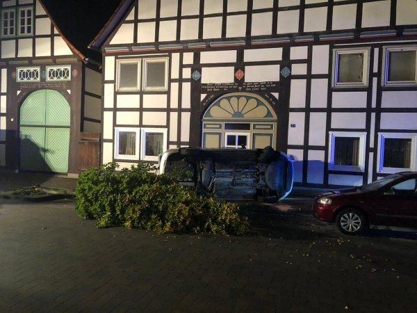 Verkehrsunfall Mittlere Straße - © Feuerwehr Lügde