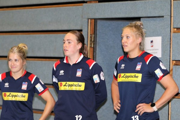 Neu bei der HSG Blomberg-Lippe: (von links) Alexia Hauf, Zoe Ludwig und Stefanie Kaiser. - © Oliver König