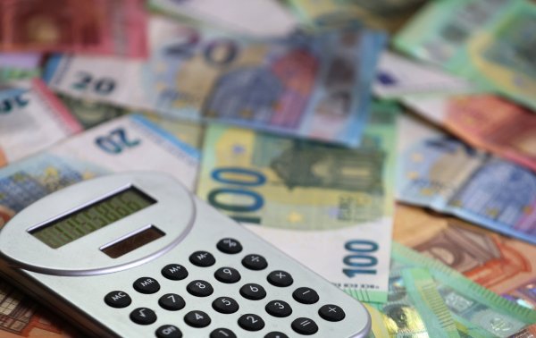 Höhere Sozialabgaben dürften viele Menschen in Deutschland 2025 stärker belasten. - © picture alliance/dpa