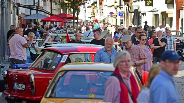 Viel los bei "Lemgo macht ein Fass auf". In diesem Jahr wird es allerdings keine Oldtimer in der Innenstadt mehr geben. - © Archivfoto: Nicole Ellerbrake