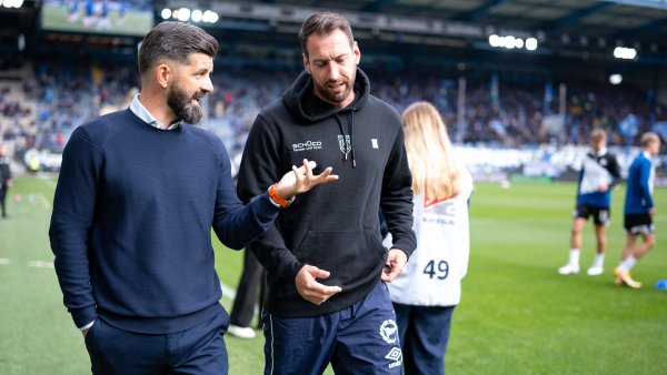Schalke-Coach Miron Muslic (l.) und DSC-Trainer Mitch Kniat versicherten sich mehrfach ihre gegenseitige Hochachtung. - © KROEGER/RHR-FOTO