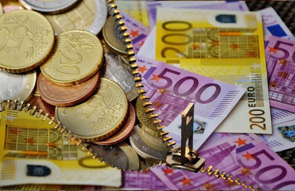 Die CDU-Fraktion fordert in ihrem Antrag, dass die Verwaltung Einsparmöglichkeiten aufzeigen soll. - © Symbolbild: Pixabay