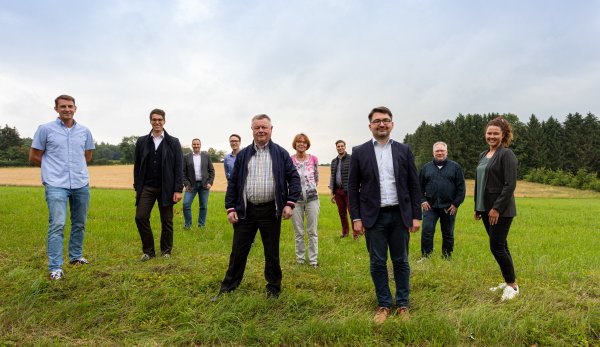 Die Extertaler FDP geht mit Christian Sauter (vorne rechts) bei der Kommunalwahl ins Rennen um den Chefposten im Rathaus. - © Christian Schmitdchen