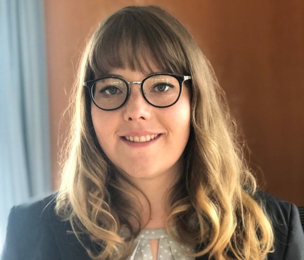 Die 27-jährige Lisa Ritter möchte Bürgermeisterin in der Gemeinde Augustdorf werden. - © Sarah Ritter