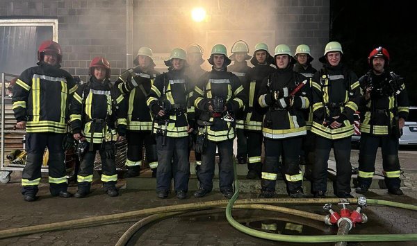 Die Feuerwehrkräfte bei der Atemschutzübung. - © Feuerwehr Lemgo