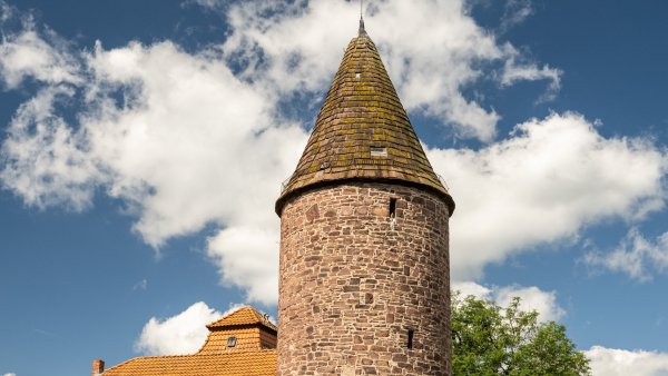 Der Brückentorturm, ein Lügder Wahrzeichen direkt neben dem Dechenheim. - © Teutoburger Wald / Lügde / D. Ketz