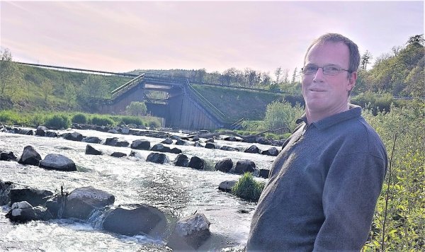 Hobbyfilmer Stefan Hilkemeier aus Schieder-Schwalenberg ist mit seinen Aufnahmen vom Schiedersee bekannt worden. - © Michaela Weiße
