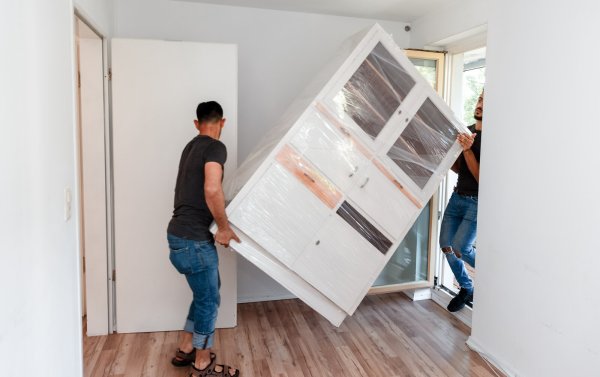 Mit dem Umzug kommt häufig das leidige Thema "Ummeldung". - © (c) dpa-tmn