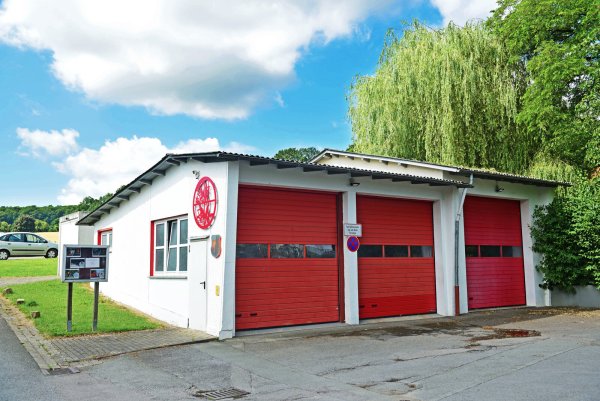 So sieht das Feuerwehrgerätehaus in Wendlinghausen derzeit aus. Viel Platz gibt es nicht. - © Nicole Ellerbrake