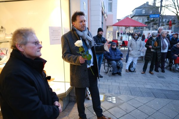 Joanne Herzberg und Bürgermeister Frank Hilker - © Sven Koch
